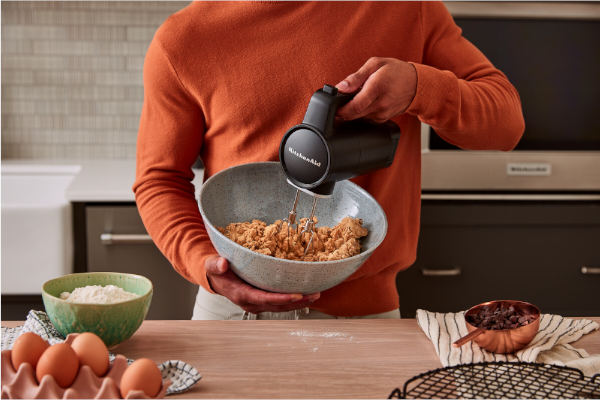 Bezprzewodowy mikser ręczny KitchenAid Seria Go 5KHMR762BM